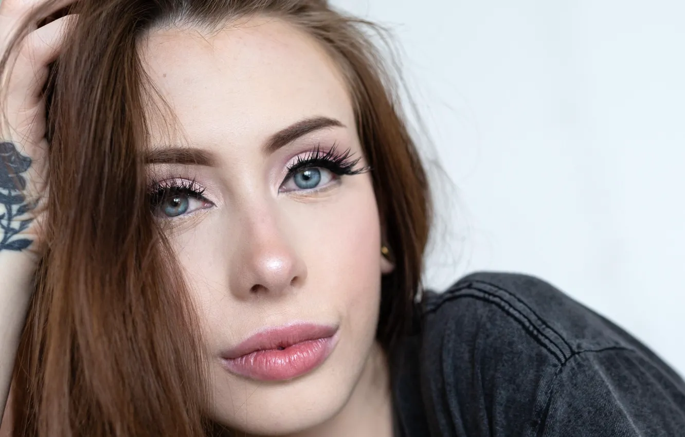 Фото обои girl, photo, blue eyes, model, lips, brunette, portrait, Ellie
