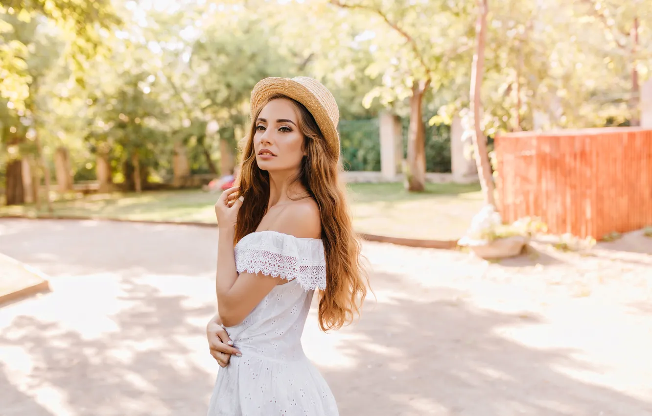 Фото обои girl, dress, woman, model, elegant, stylish, long-haired, fashionable