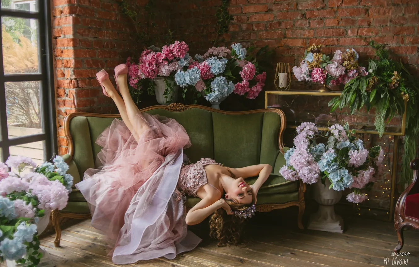 Фото обои девушка, цветы, поза, стиль, настроение, платье, гортензия, Ульяна Мизинова