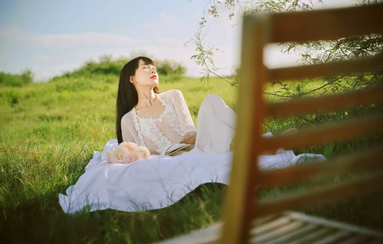 Фото обои Grass, Beautiful, Asian, Model, Flower, Roses, Woman, Pretty