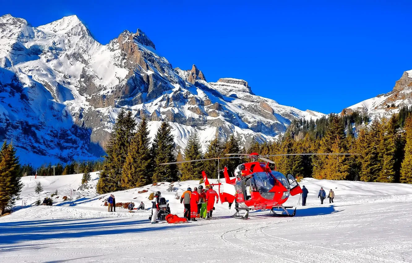 Фото обои небо, горы, люди, Швейцария, Альпы, вертолет, спасатели