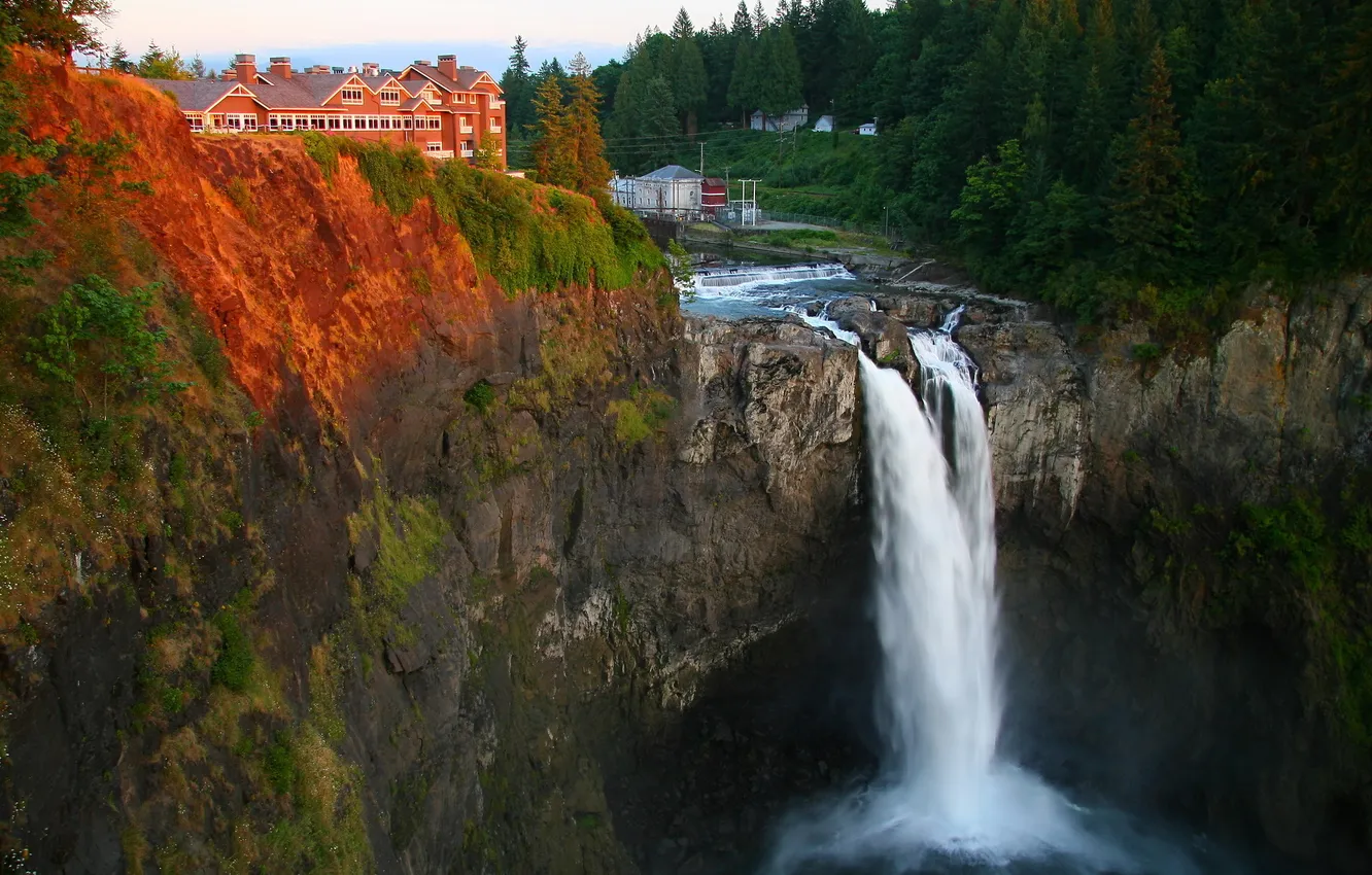 Фото обои лес, деревья, скала, водопад, USA, США, waterfalls, здание.