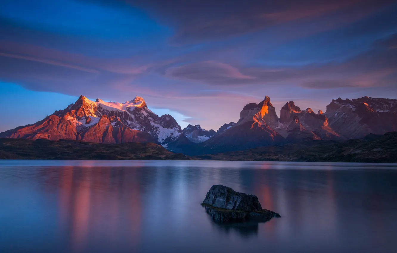 Фото обои небо, горы, природа, камень, вершины, вечер, водоем, Чили