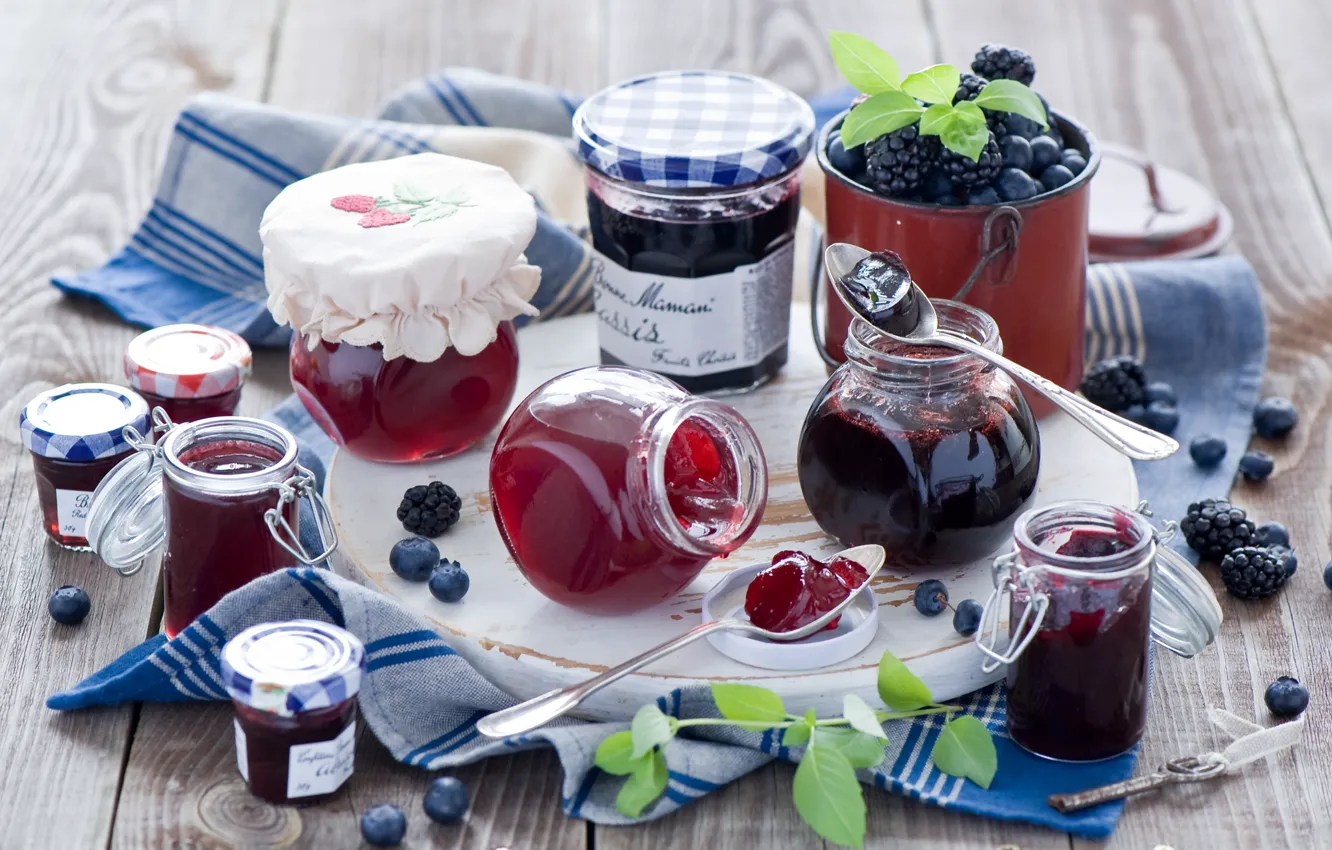 Фото обои ягоды, черника, баночки, посуда, банки, ежевика, джем, варенье