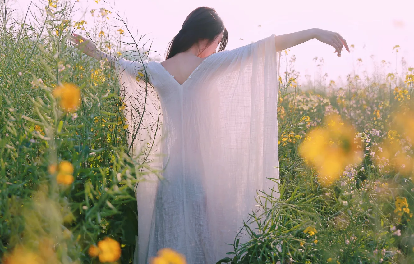 Фото обои Asian, Model, Flowers, Woman, Back, Behind, Outdoor, Plants