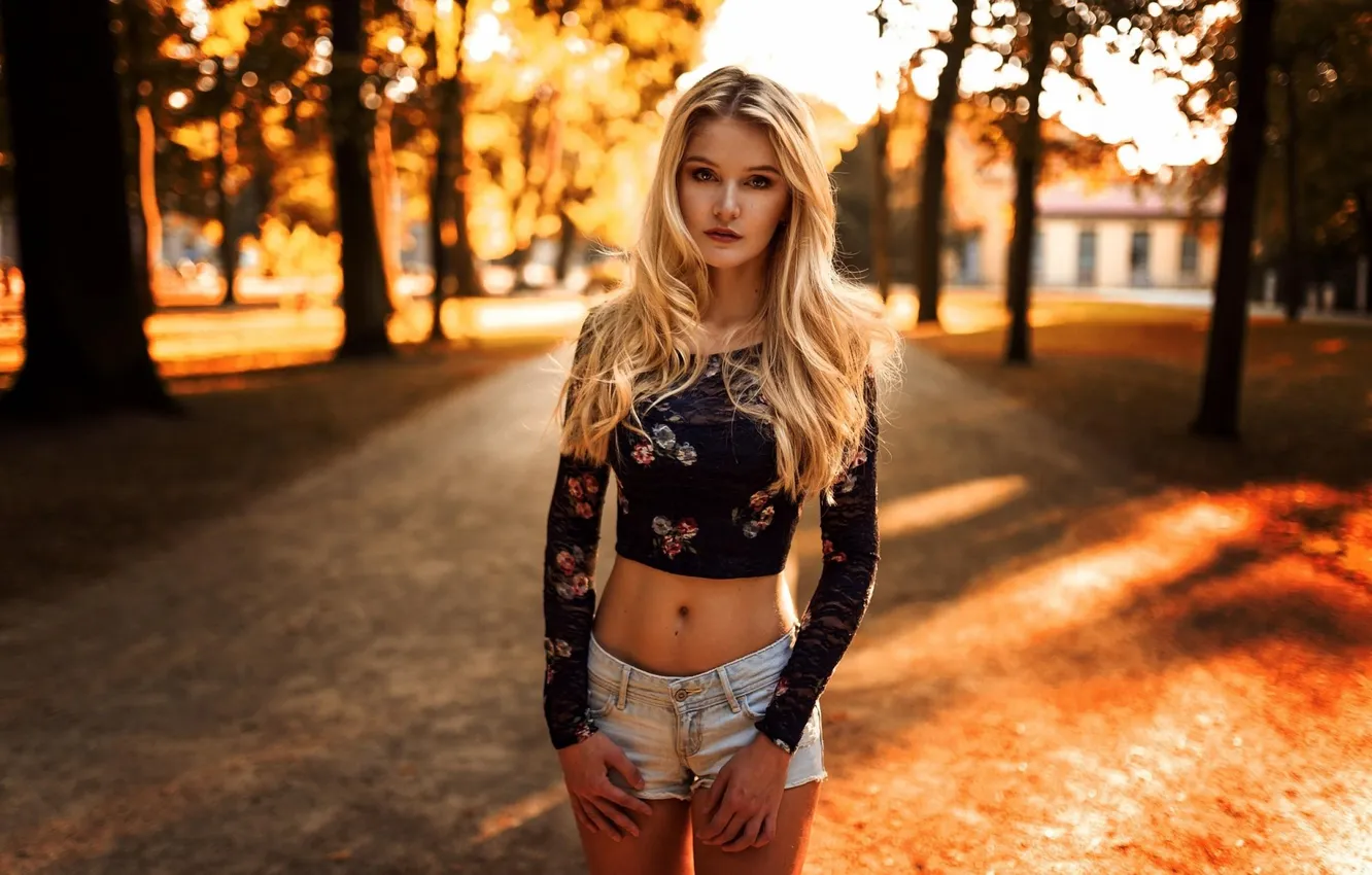 Фото обои лето, взгляд, девушка, город, улица, модель, макияж, блондинка