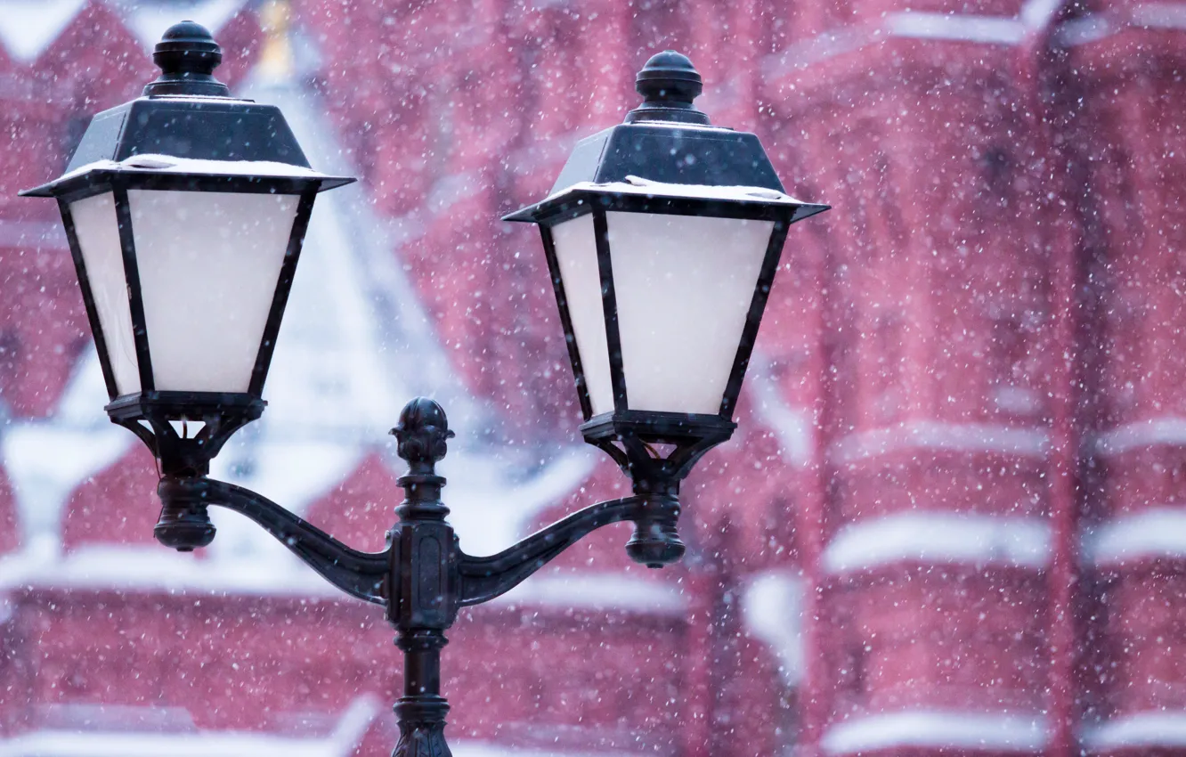 Фото обои зима, белый, снег, снежинки, город, улица, площадь, фонарь