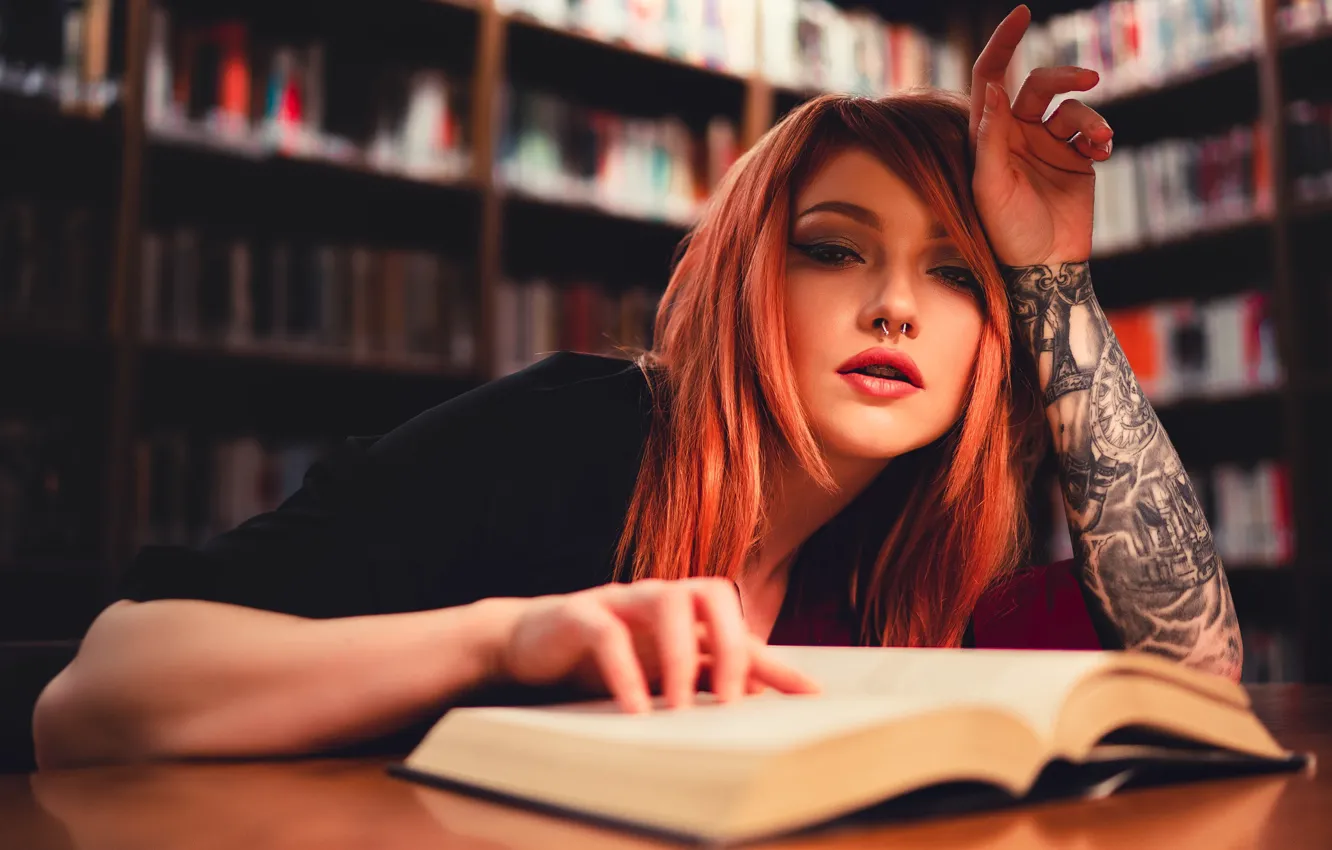 Фото обои Girl, Eyes, Redhead, Library, Sight