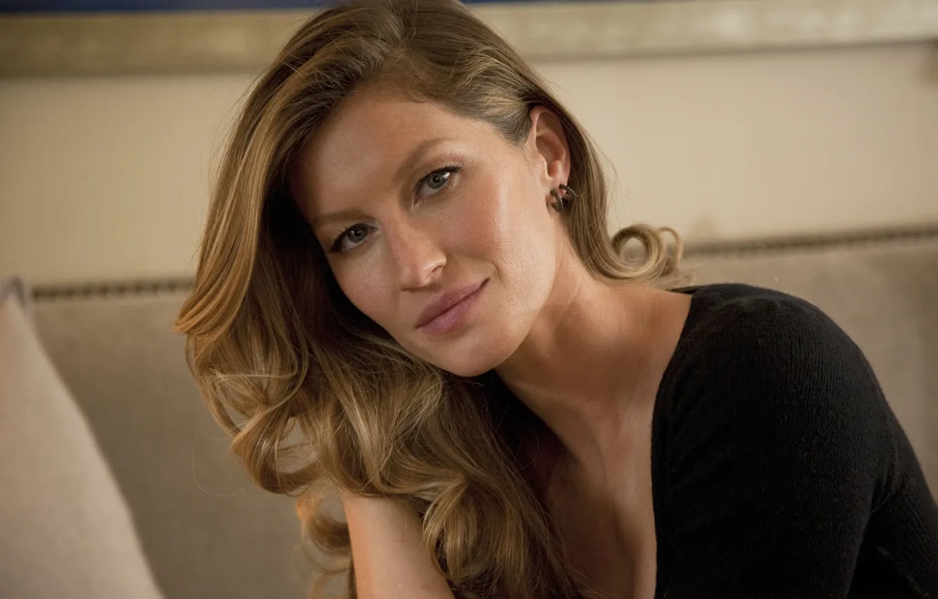 Фото обои взгляд, Gisele Bundchen, задумчивая, Жизель Бюндхен