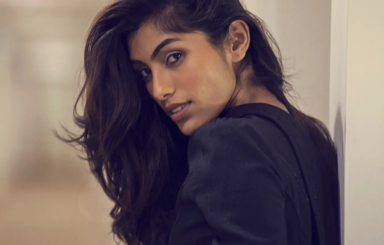 Фото обои girl, hot, sexy, eyes, smile, beautiful, figure, model