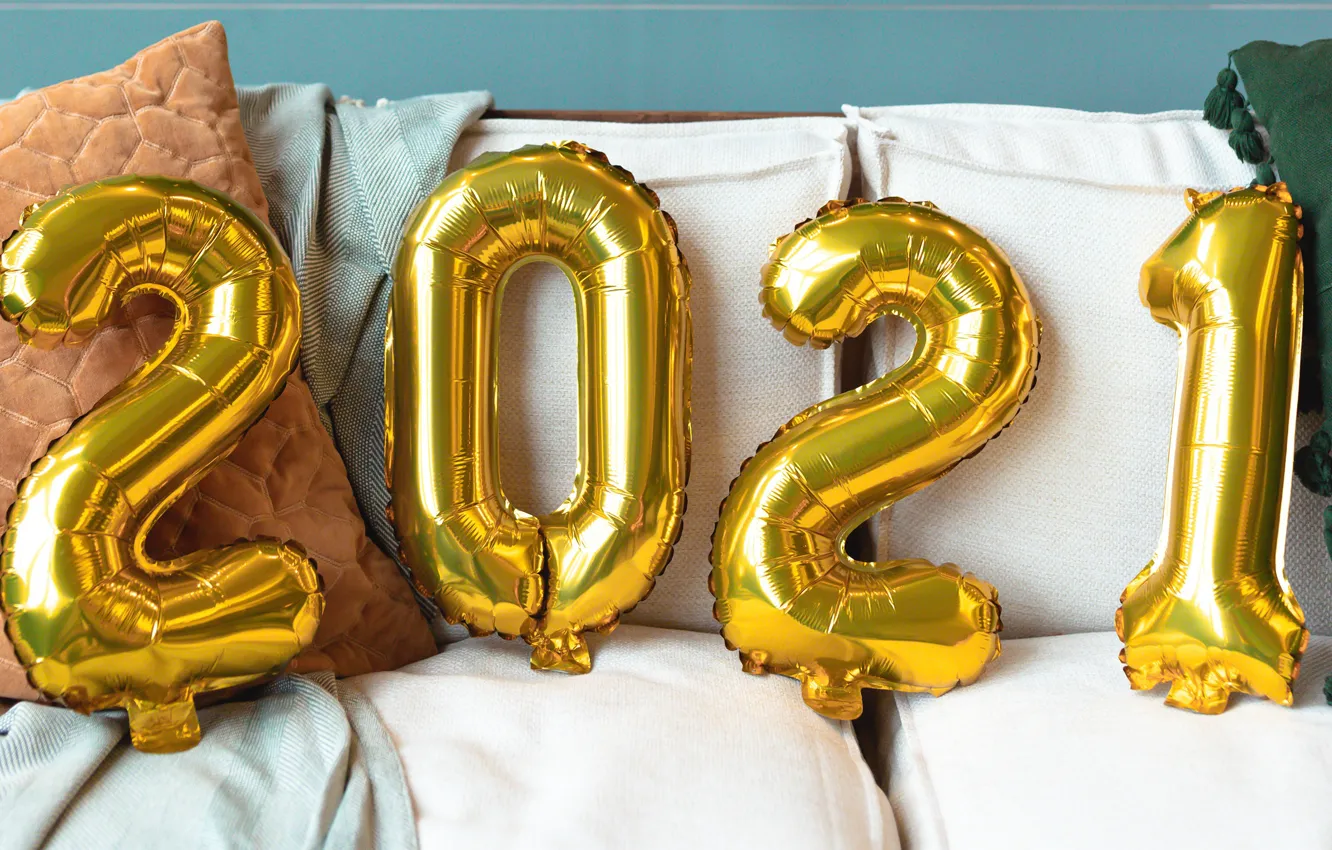 Фото обои диван, стена, мебель, блеск, подушки, покрывало, цифры, Новый год