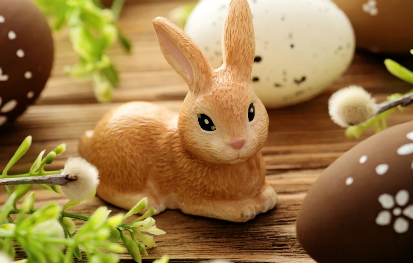 Фото обои ветки, праздник, доски, яйца, кролик, Пасха, верба, фигурка