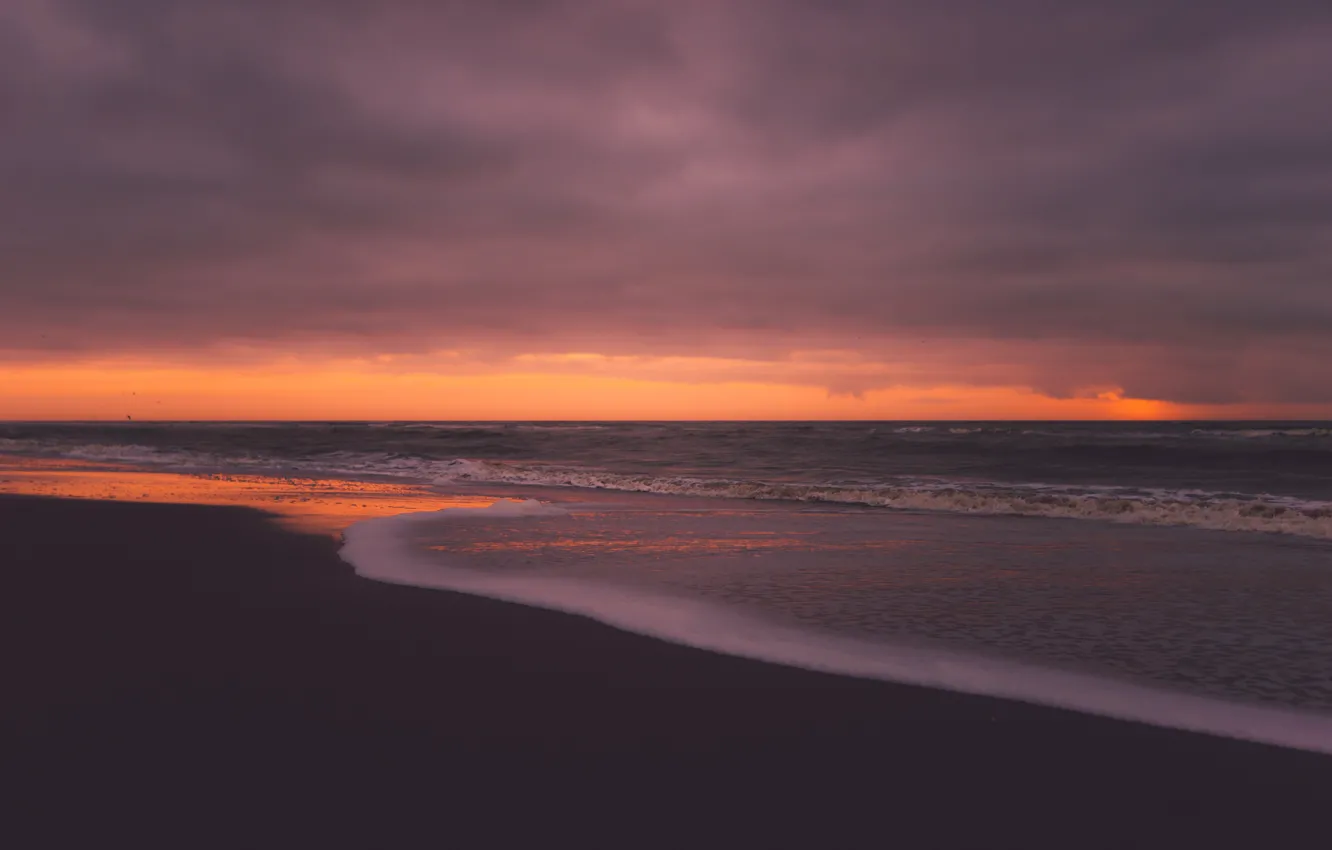 Фото обои песок, море, пляж, пена, океан, рассвет