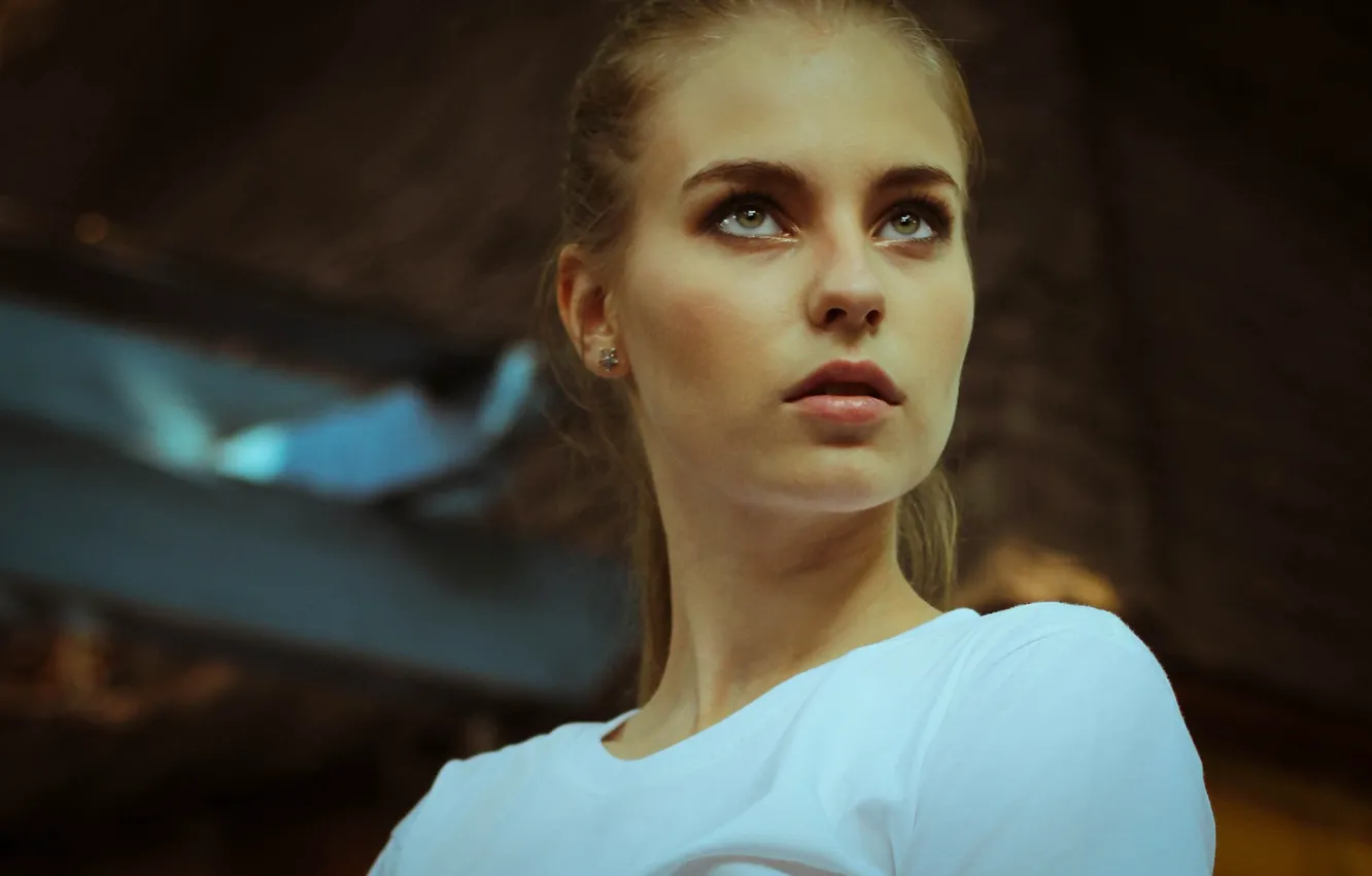 Фото обои girl, green eyes, photo, photographer, model, bokeh, lips, face