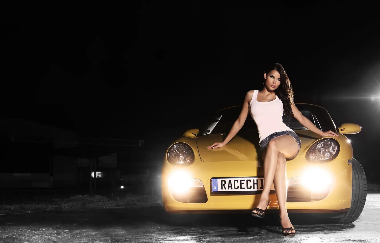 Фото обои авто, взгляд, Девушки, Porsche, красивая девушка, сидит на капоте