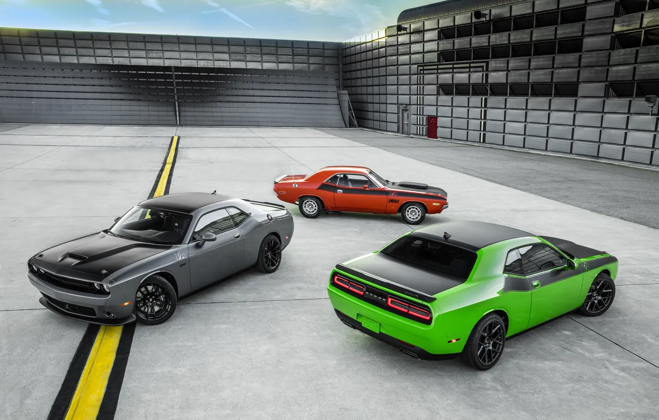 Фото обои green, Dodge, Challenger, red, додж, автомобили, grey, muscle cars