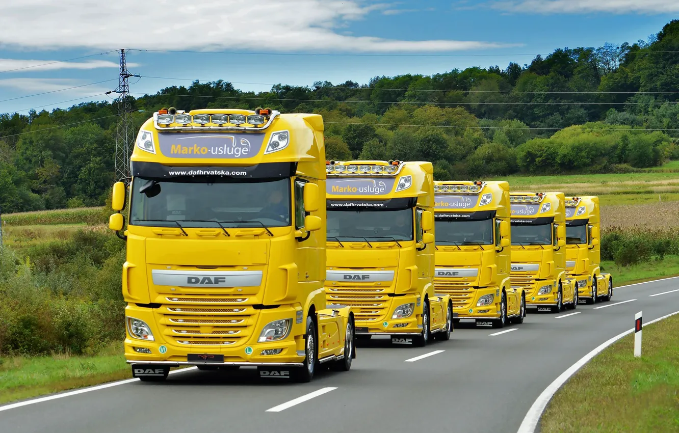Фото обои дорога, жёлтые, грузовые машины