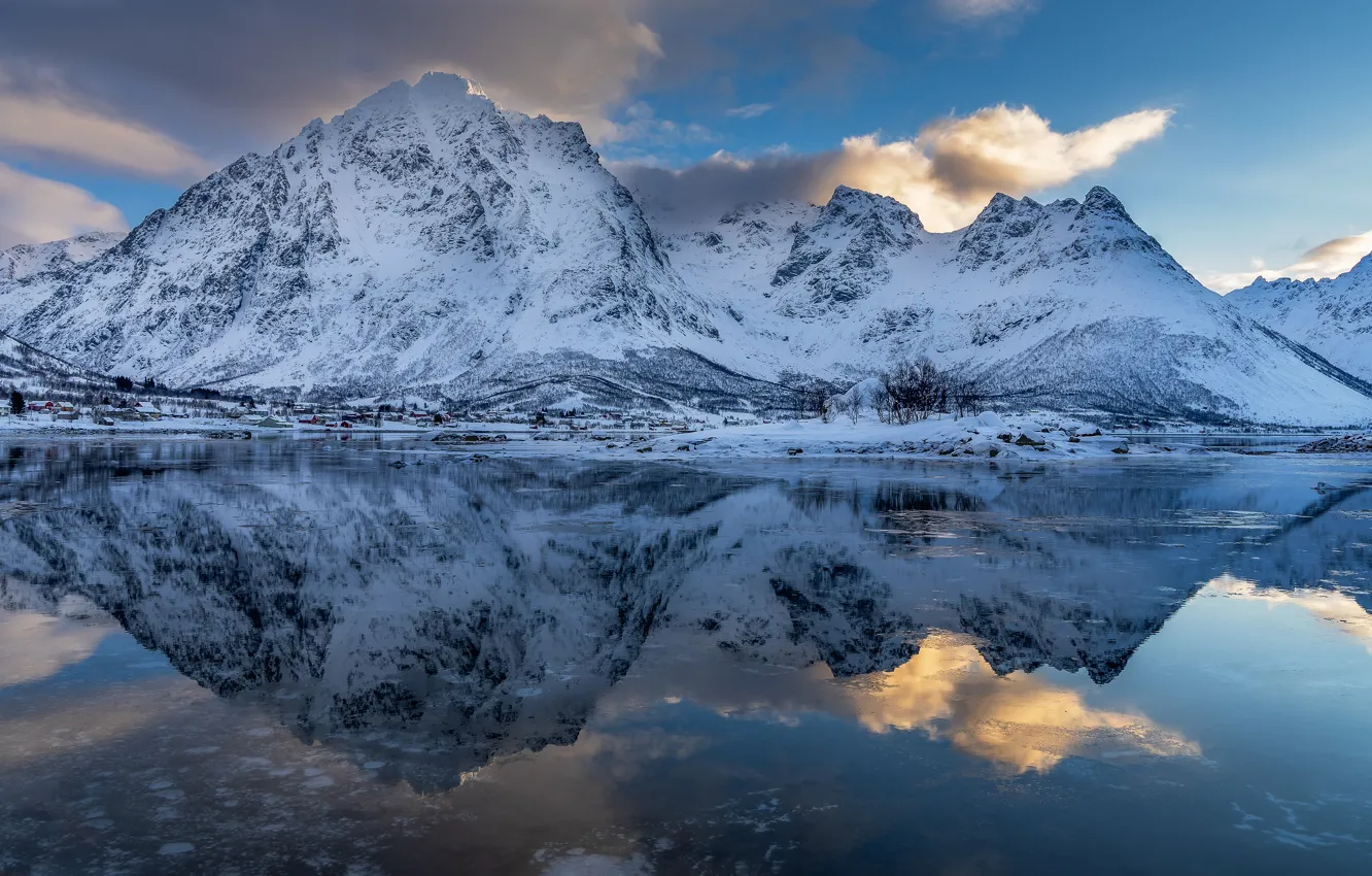 Фото обои зима, небо, вода, облака, снег, горы, отражение, скалы