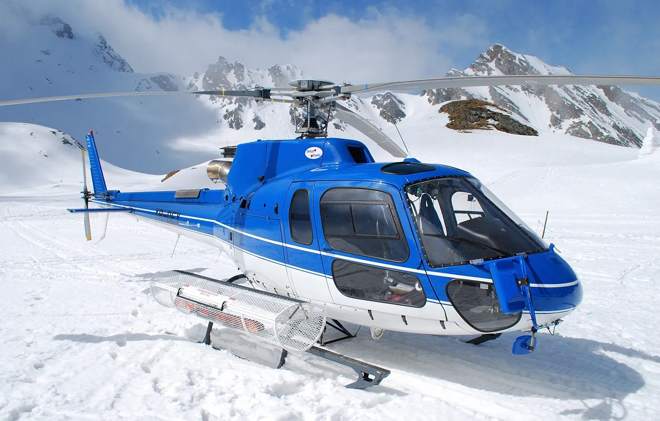 Фото обои небо, снег, горы, синий, вертолет, спасательный