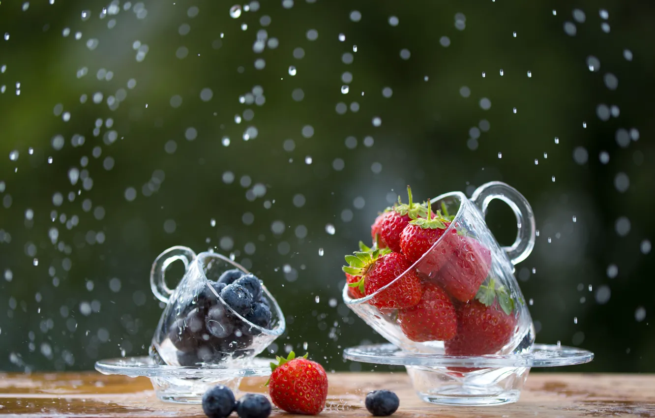 Фото обои капли, свежесть, дождь, еда, позитив, утро, черника, клубника