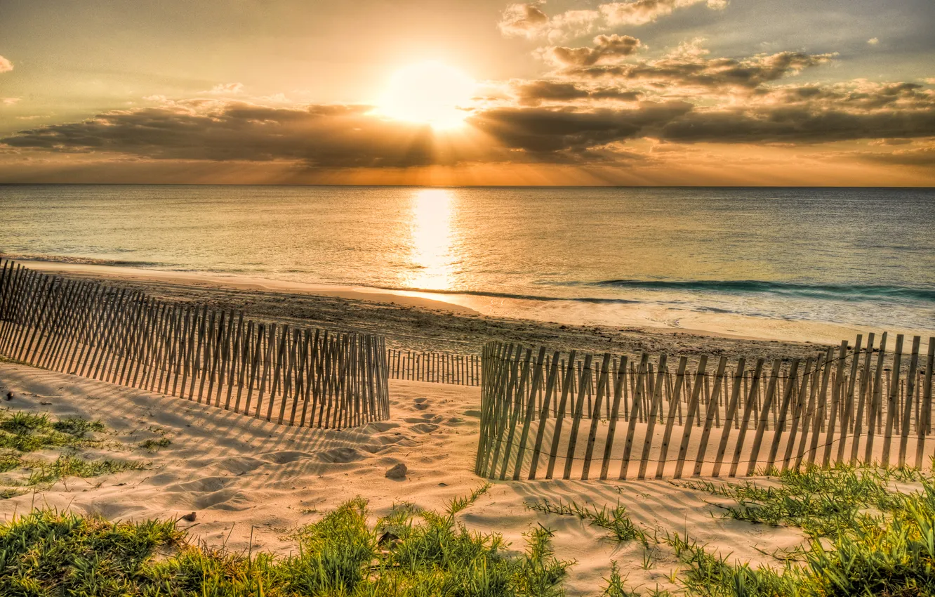 Фото обои песок, море, пляж, небо, вода, солнце, облака, пейзаж