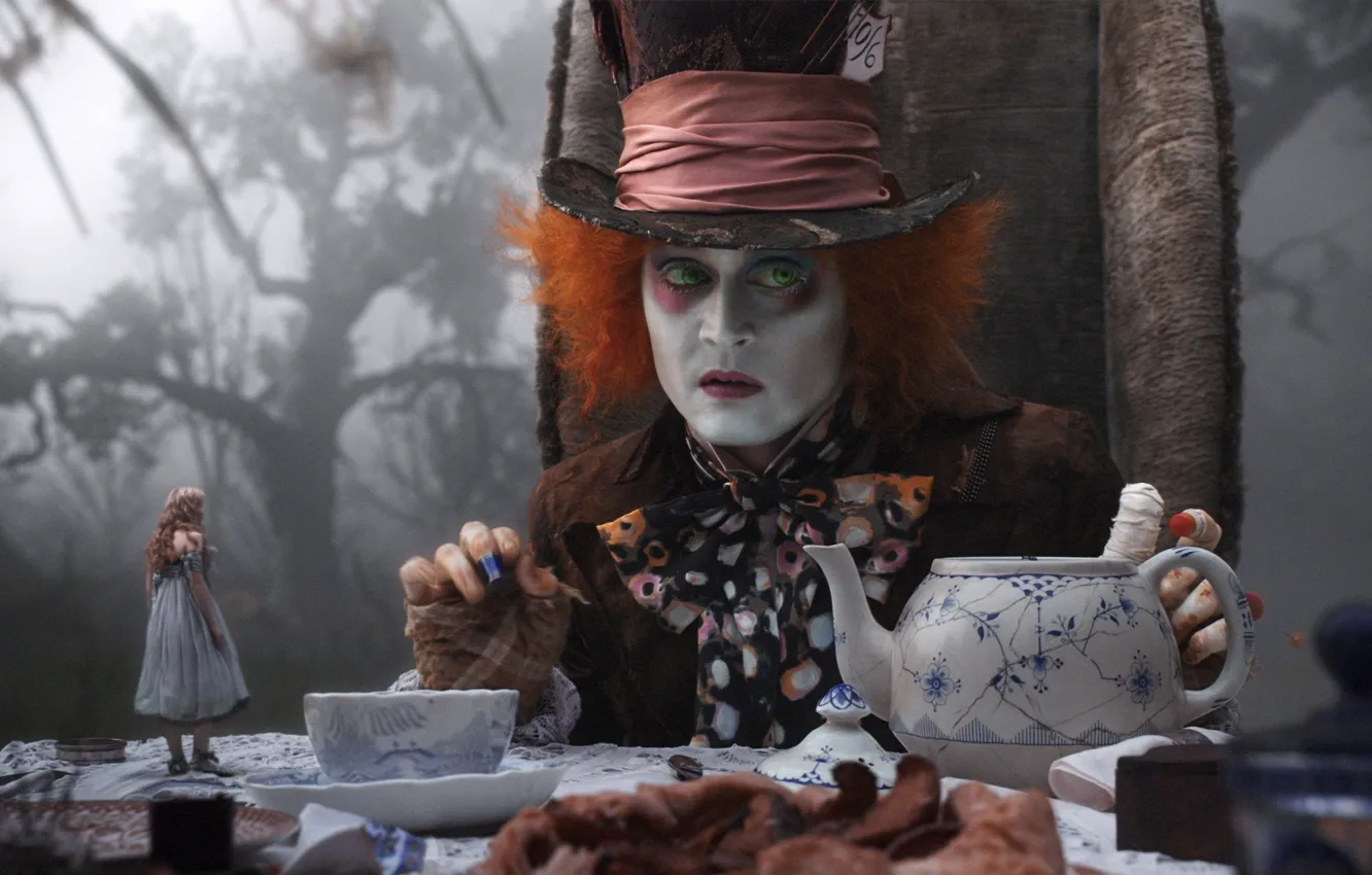 Фото обои Johnny Depp, чаепитие, Alice in Wonderland, Mad Hatter, Джони Депп, безумный шляпник, туман в лесу, …