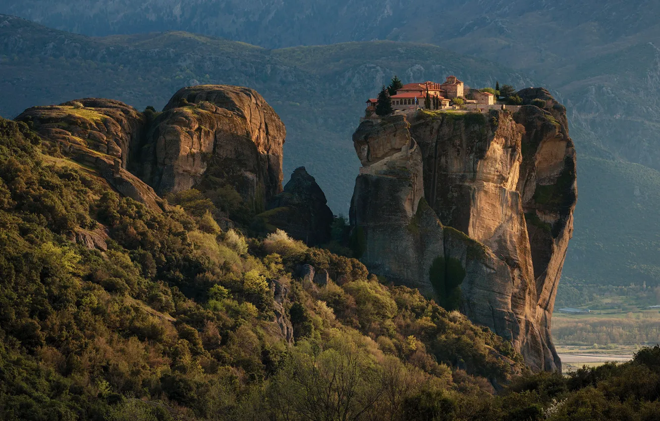 Фото обои горы, природа, скалы, растительность, Греция, монастырь, кустарники, Метеоры