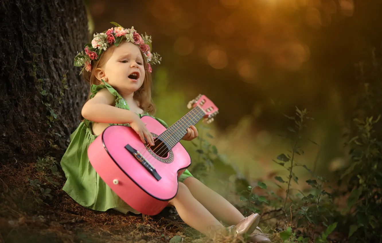 Фото обои гитара, девочка, венок, Larisa Korsikova, певунья