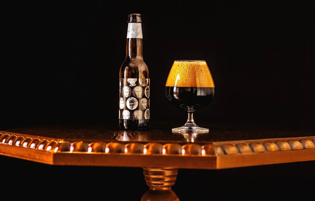 Фото обои бокал, бутылка, натюрморт, бренд, столешница