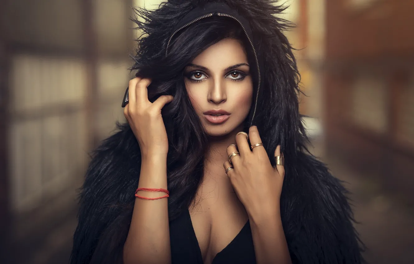 Фото обои woman, brunette, look, clothing, makeup, lipstick