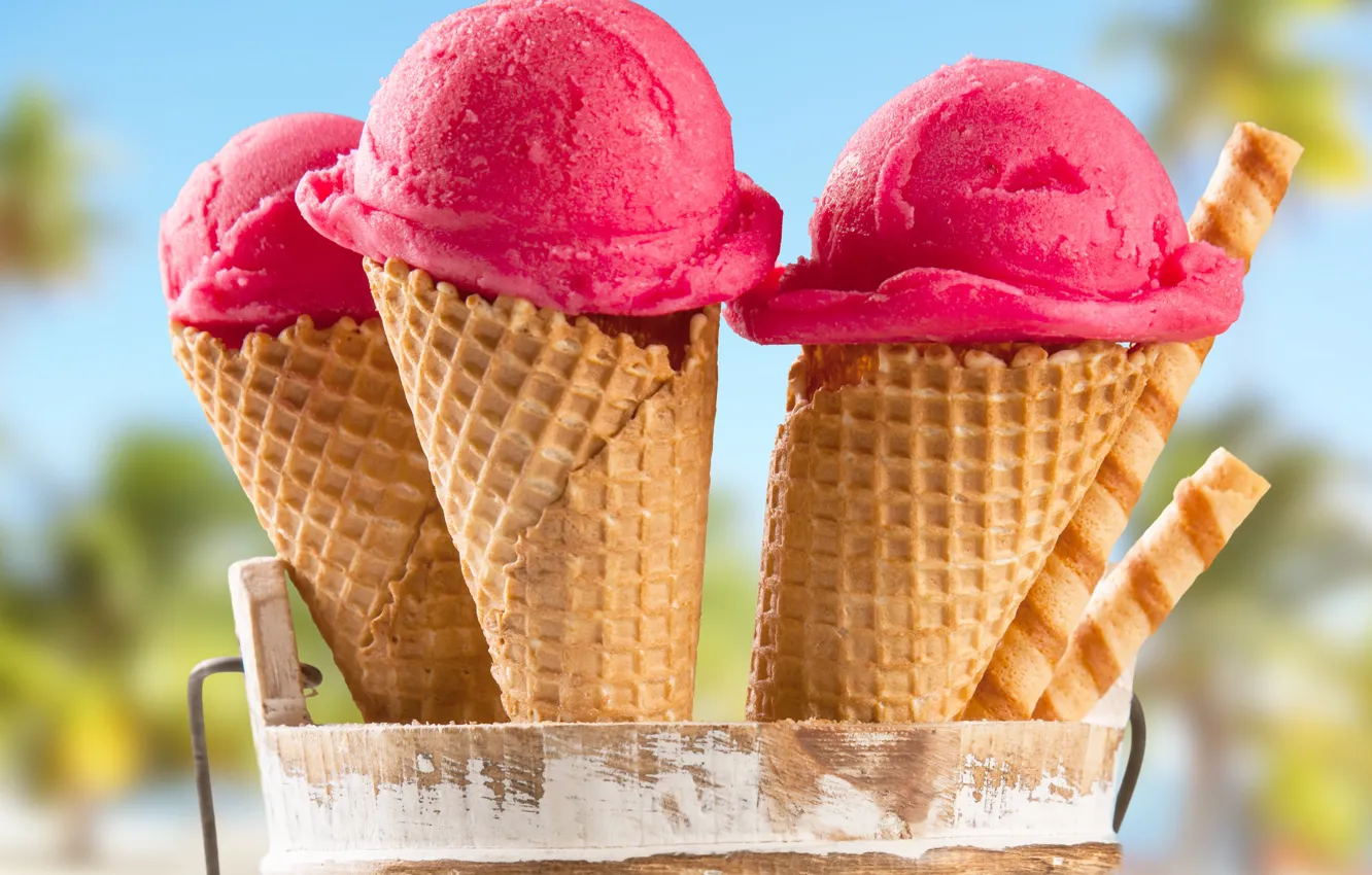 Фото обои палочки, рожок, малиновое мороженое