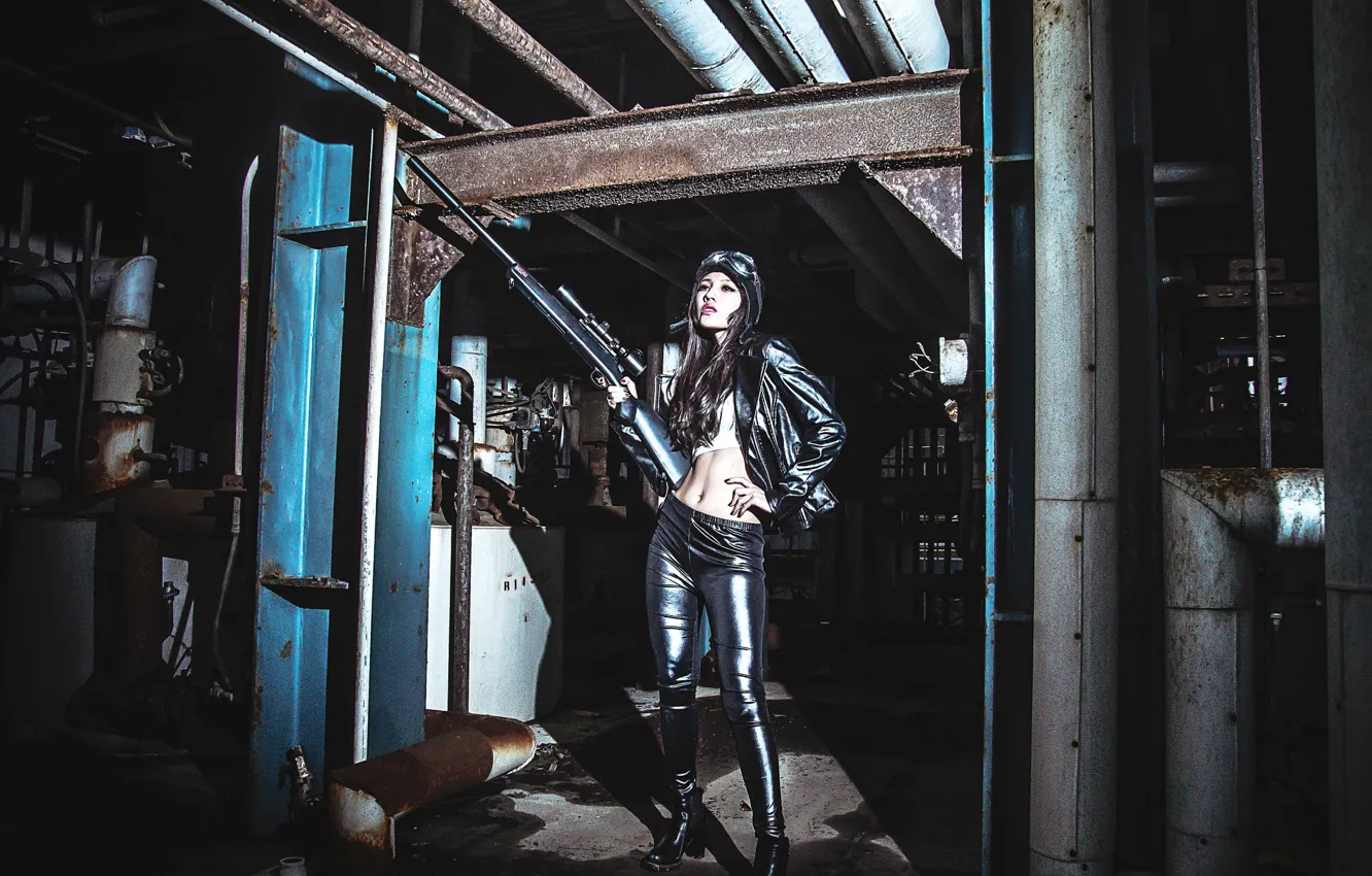 Фото обои девушка, лицо, стиль, завод, фигура, винтовка