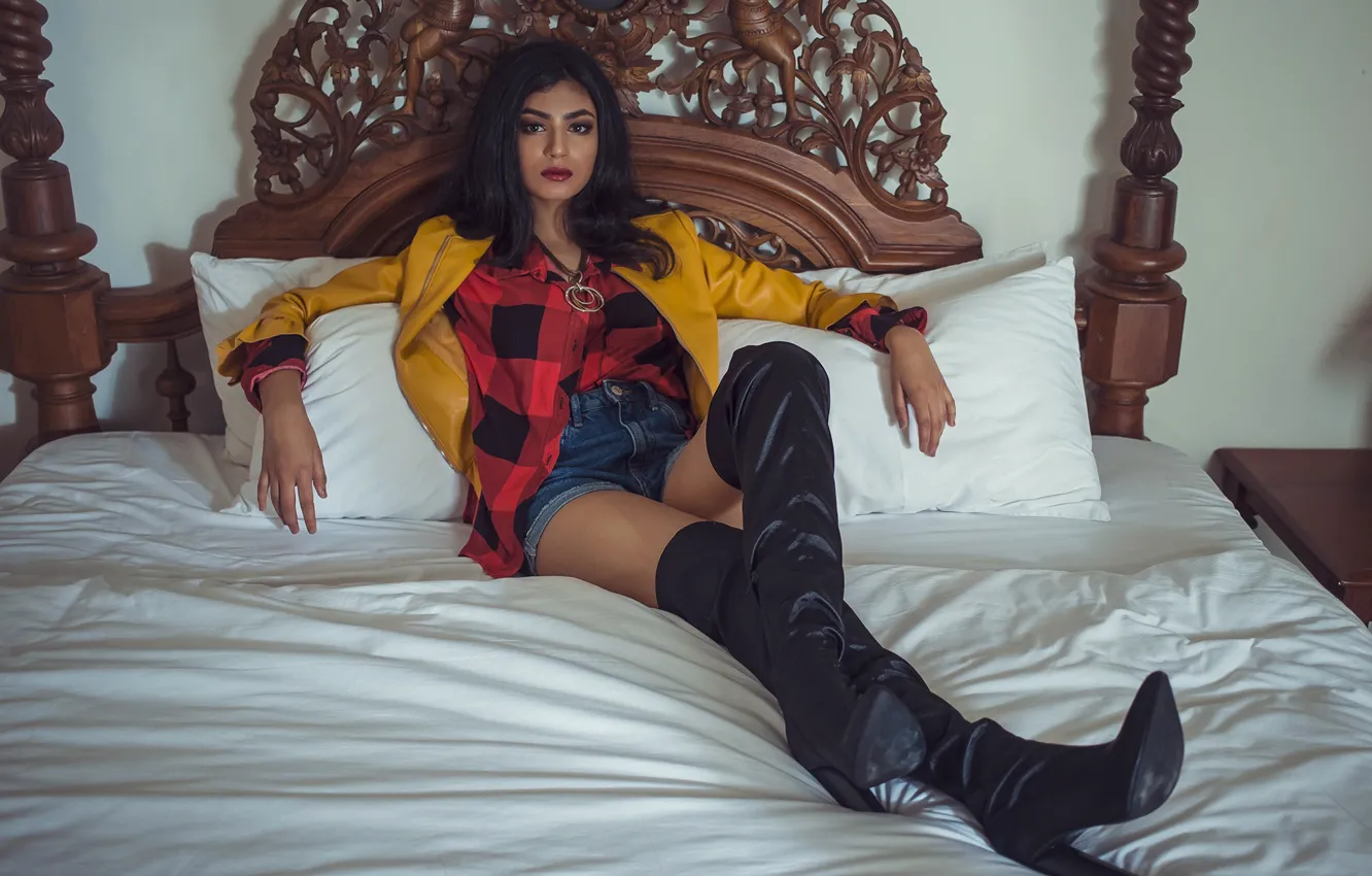 Фото обои girl, hot, sexy, eyes, smile, beautiful, figure, model