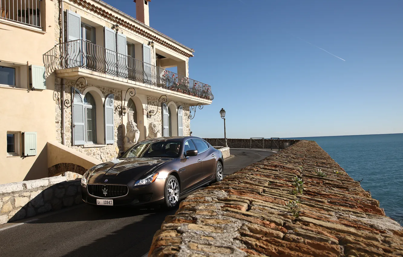 Фото обои море, дом, Maserati, Quattroporte