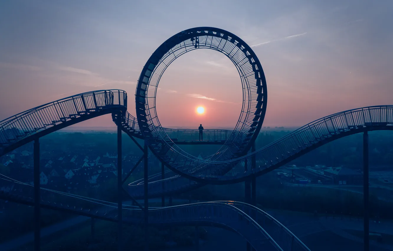 Фото обои закат, человек, Германия, аттракцион, Germany, Duisburg, Дуйсбург, Tiger & Turtle - Magic Mountain