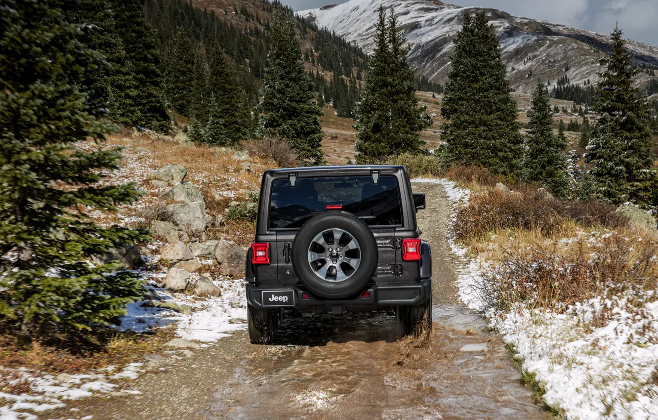 Фото обои вода, снег, грунтовка, 2018, Jeep, корма, тёмно-серый, Wrangler Sahara