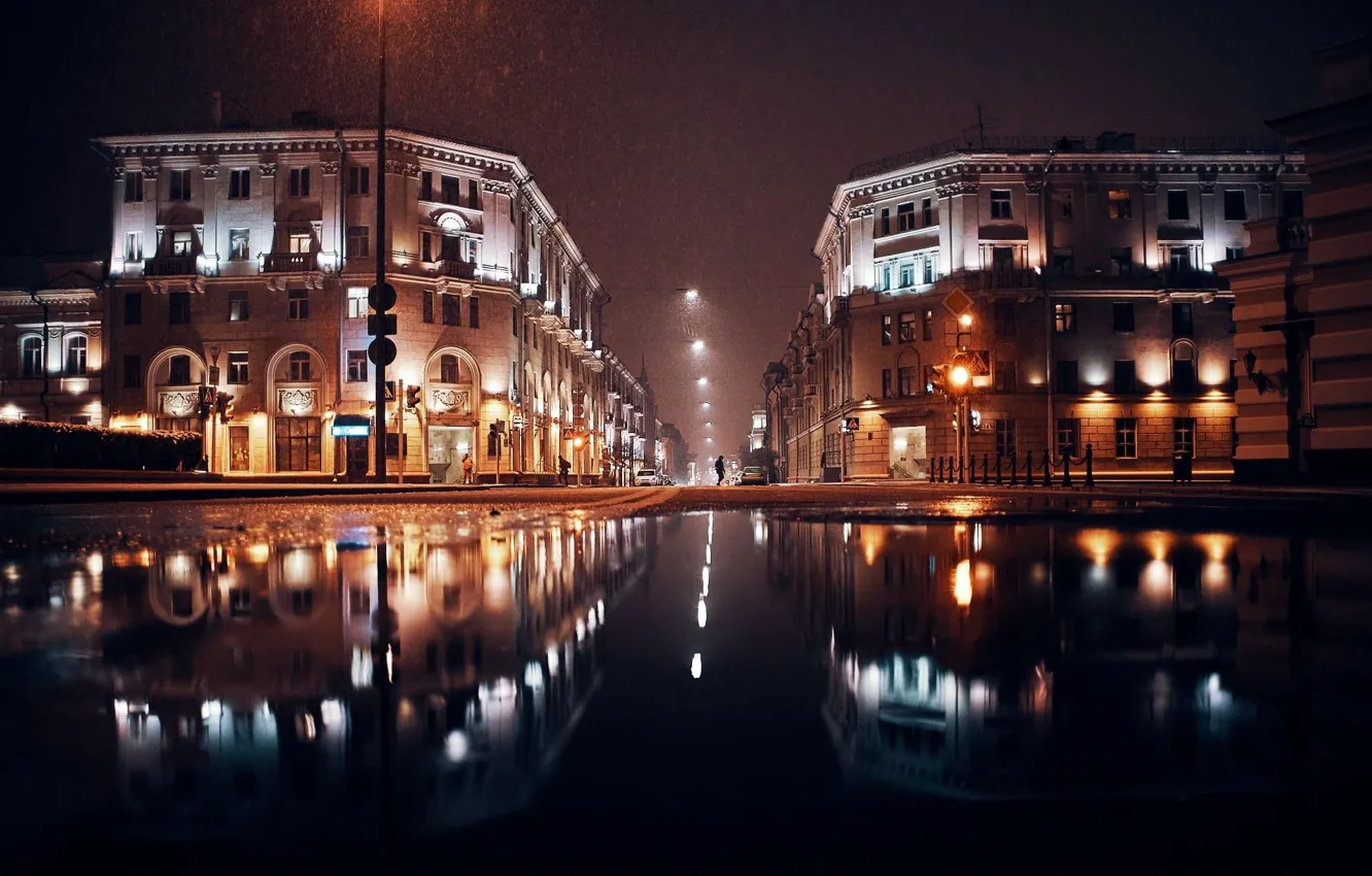 Фото обои дорога, снег, ночь, отражение, лампы, лужи, Беларусь, Минск