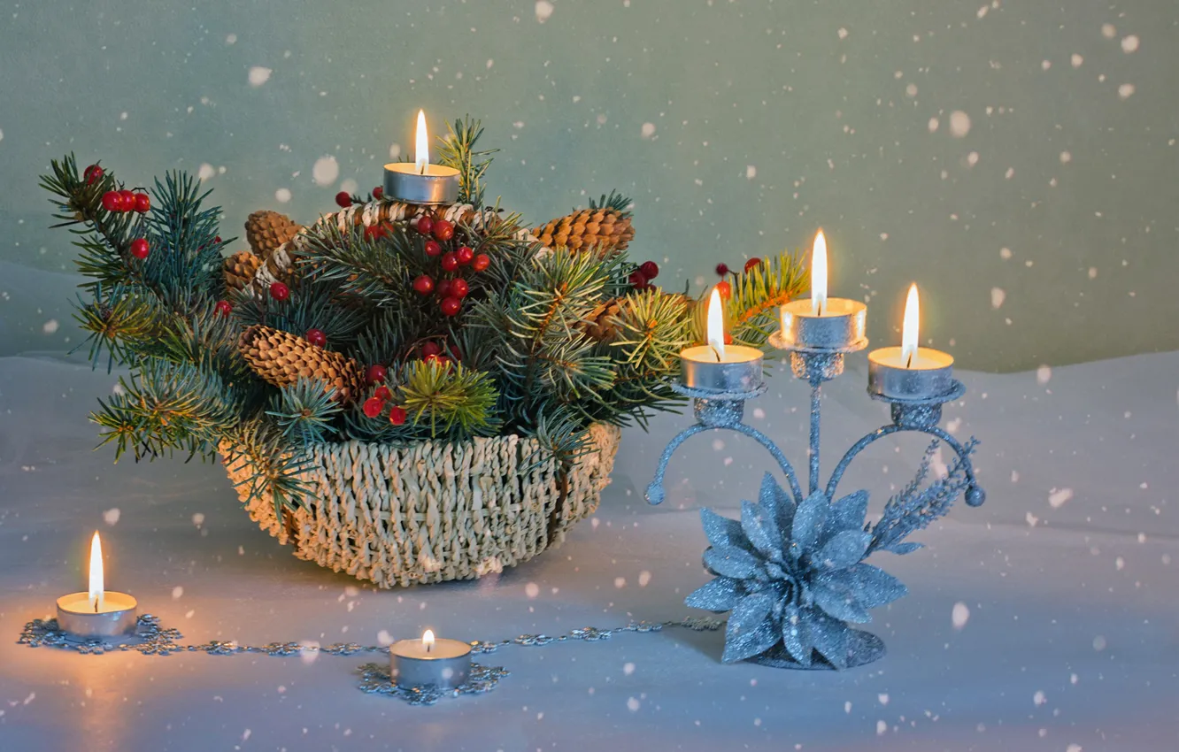 Фото обои снежинки, ветки, огонь, праздник, корзина, свечи, Рождество, Новый год