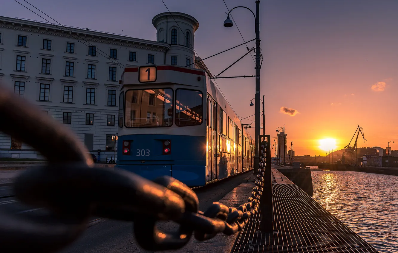 Фото обои закат, здание, вечер, цепь, канал, трамвай, Швеция
