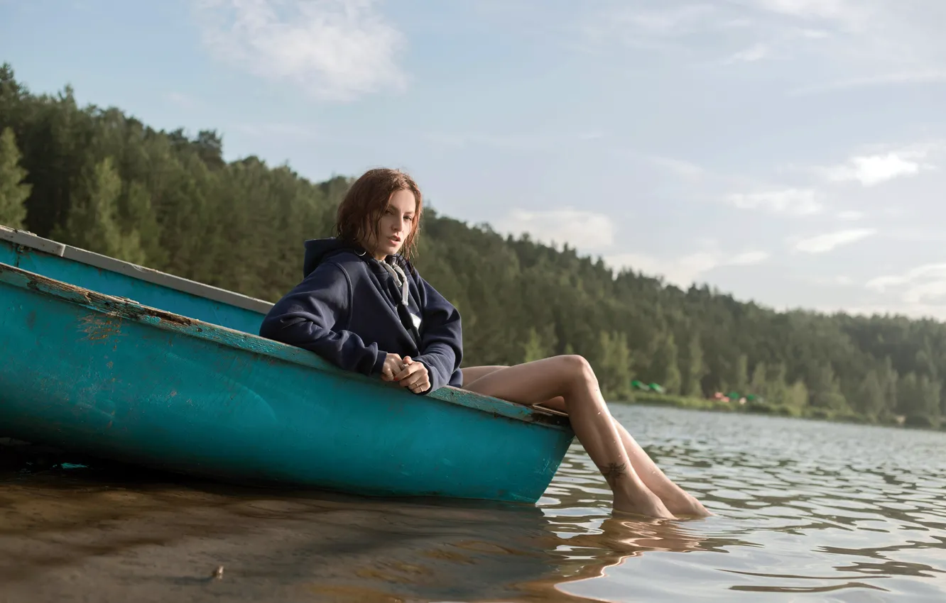 Фото обои лес, девушка, деревья, река, берег, лодка