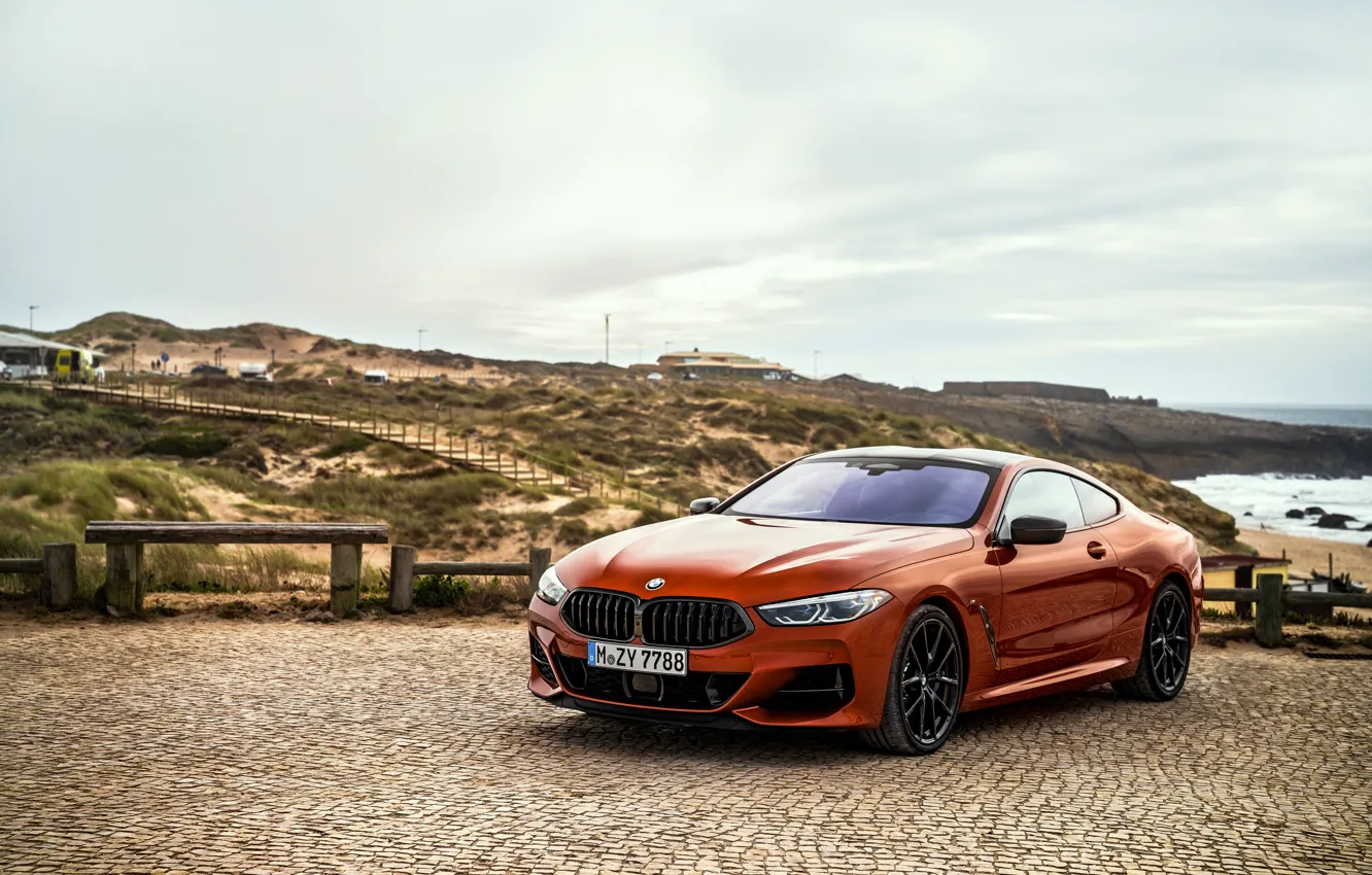 Фото обои купе, BMW, Coupe, площадка, 2018, 8-Series, тёмно-оранжевый, M850i xDrive