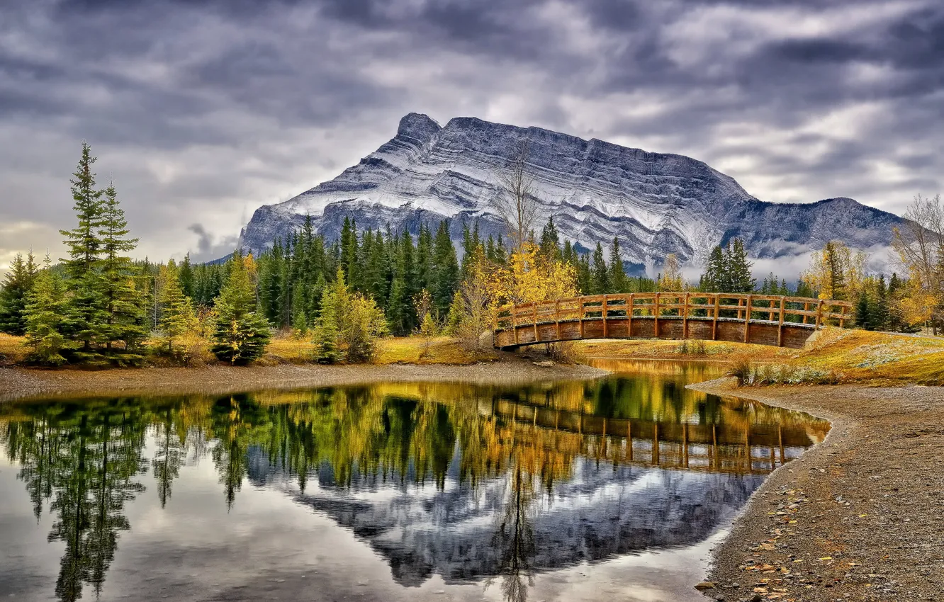 Фото обои осень, деревья, горы, мост, пруд, отражение, Канада, Альберта