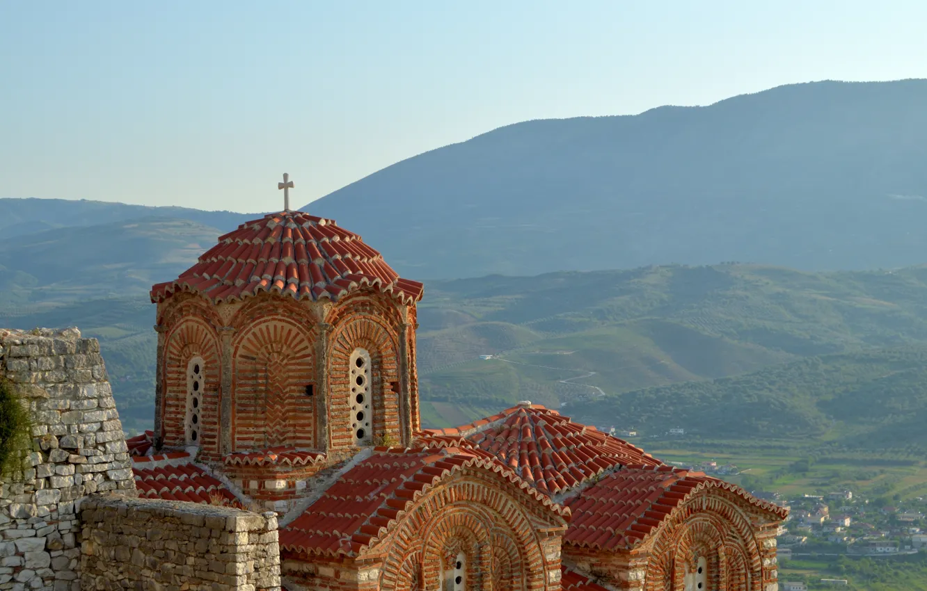 Фото обои горы, холмы, церковь, Албания, Albania, Holy Trinity Church, Церковь Святой Троицы, Berat