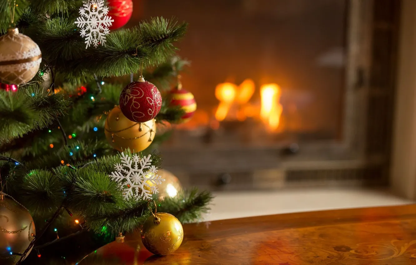 Фото обои тепло, игрушки, елка, Новый Год, Рождество, камин, уютно
