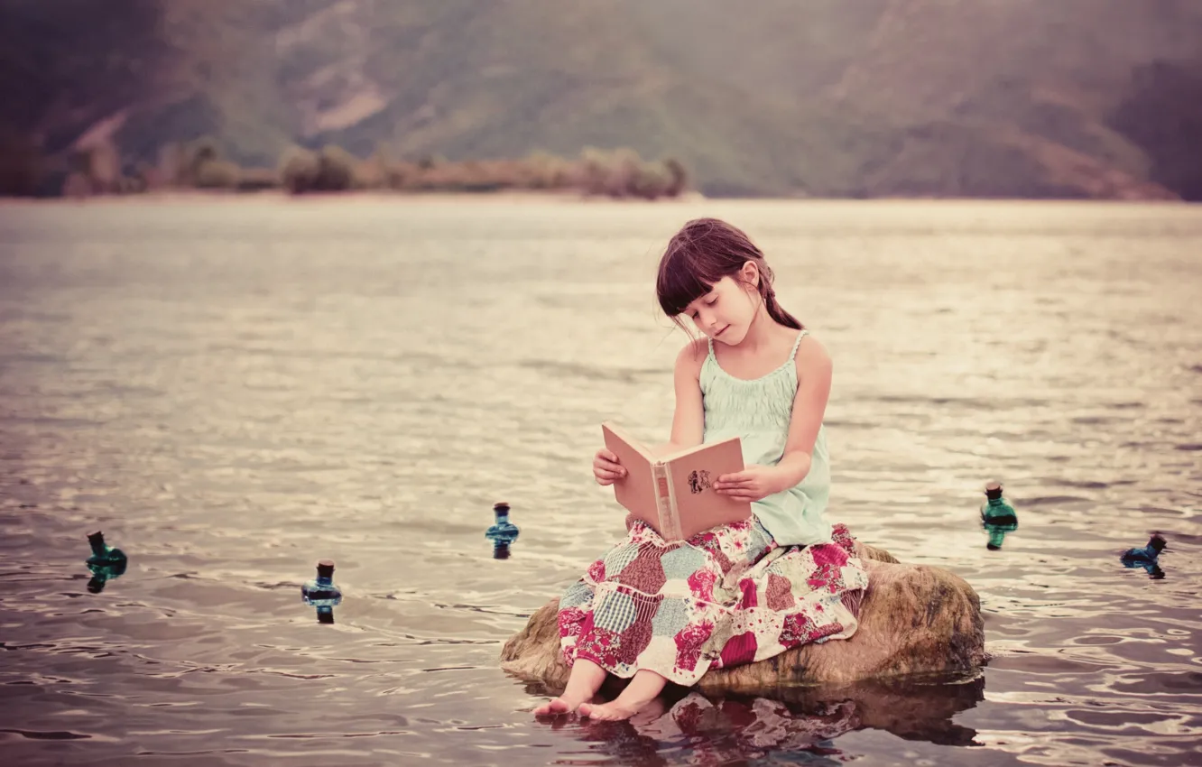 Фото обои камень, девочка, книга, в воде, Сказки дальних стран