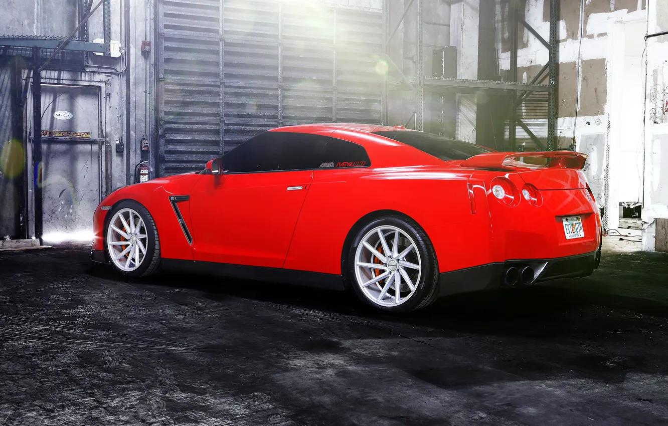 Фото обои GTR, red, Nissan, wheels, vossen, rearside