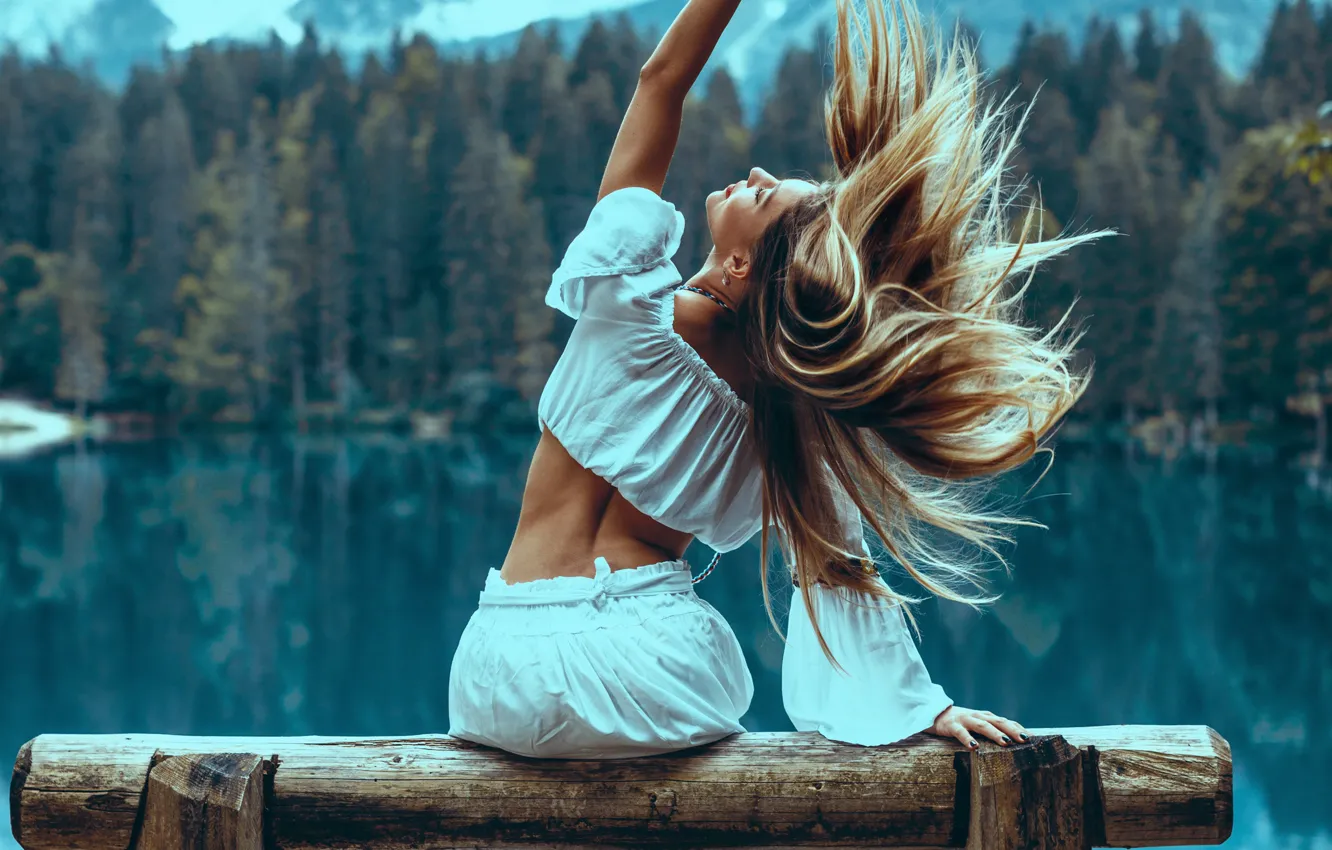 Фото обои лес, девушка, деревья, пейзаж, поза, река, волосы, юбка