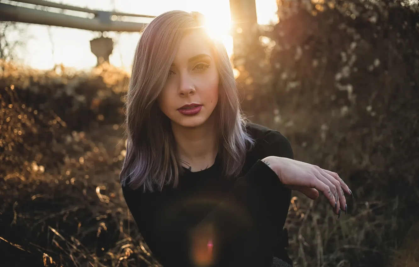 Фото обои тату, губки, маникюр, Franziska, Sunlight