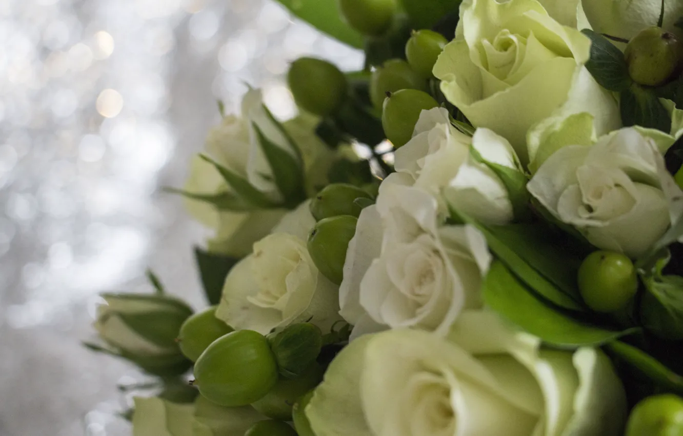 Фото обои зелень, листья, цветы, розы, букет, букет роз, букет невесты