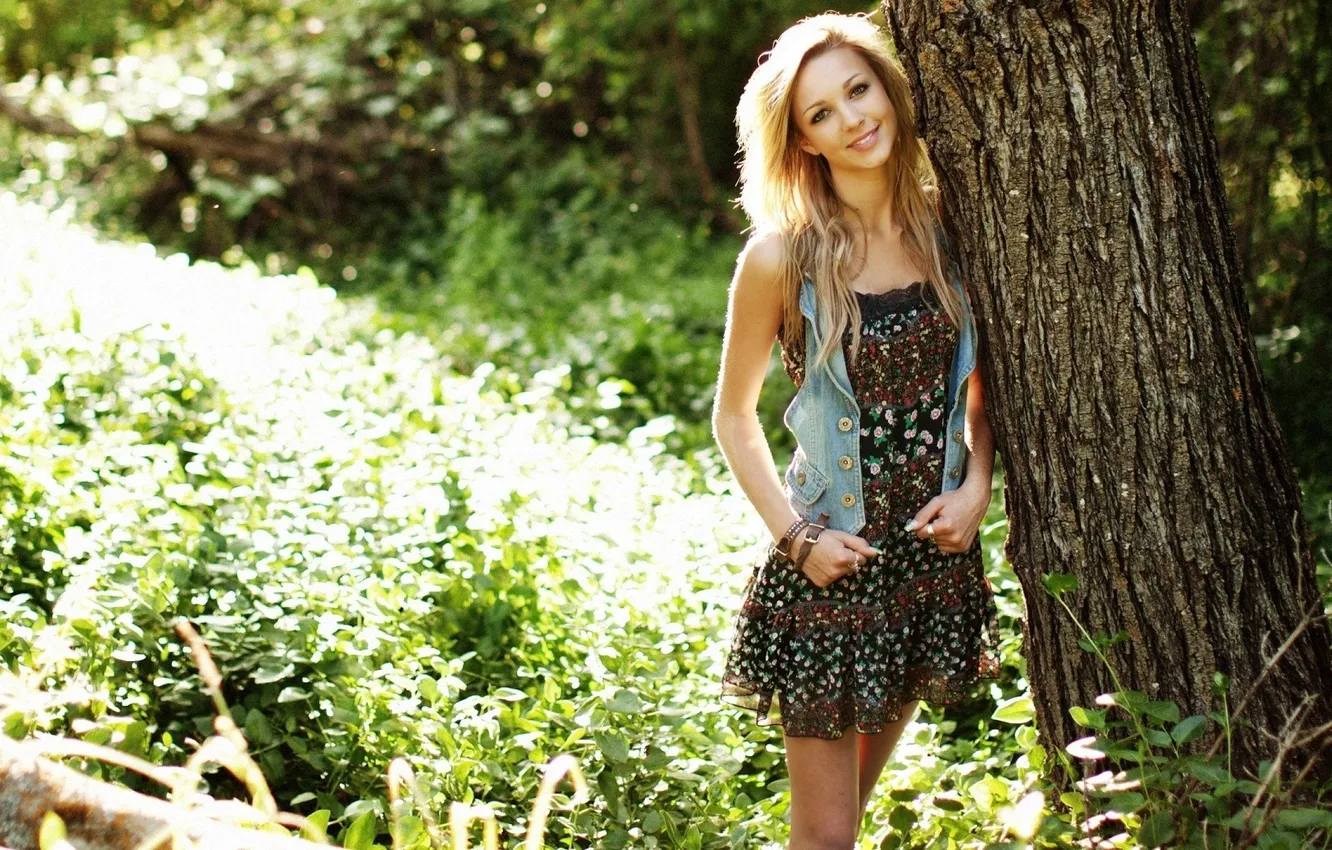 Фото обои лето, девушка, улыбка, дерево, платье